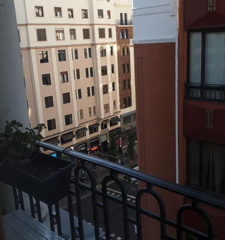 马德里大街旅馆主图