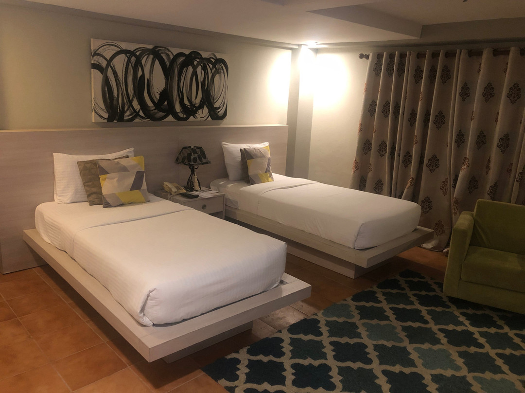 Almont City Hotel主图