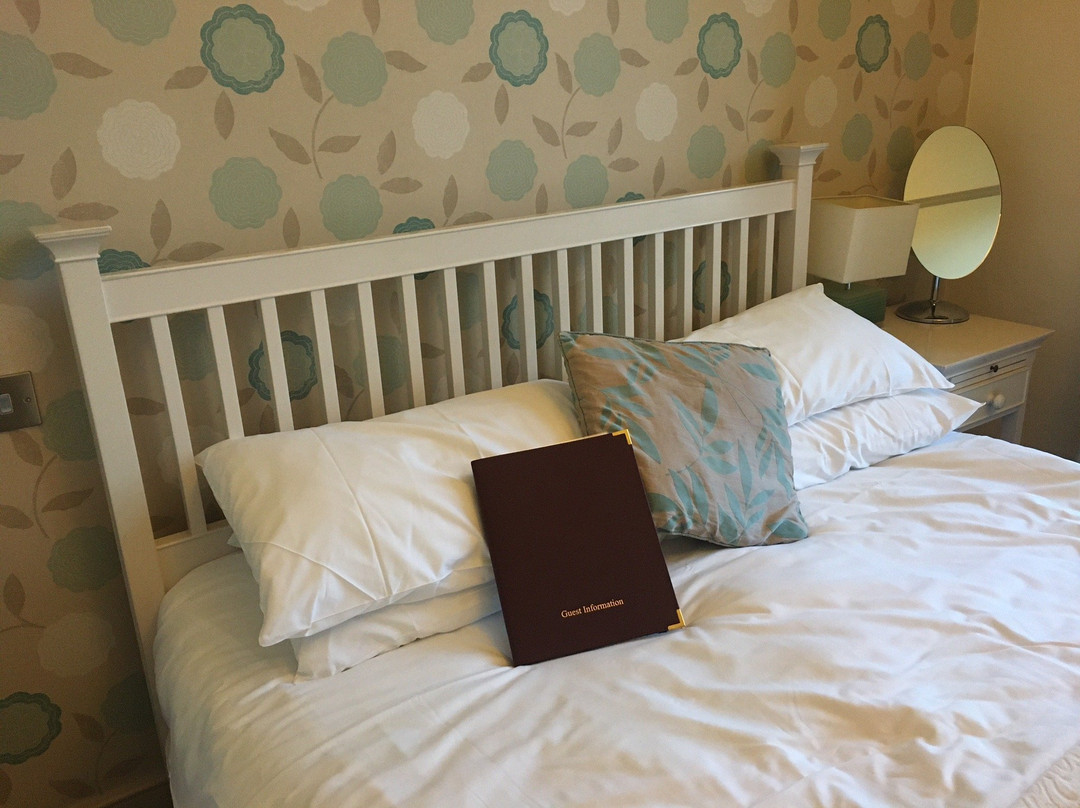 The Red Lion Hotel主图