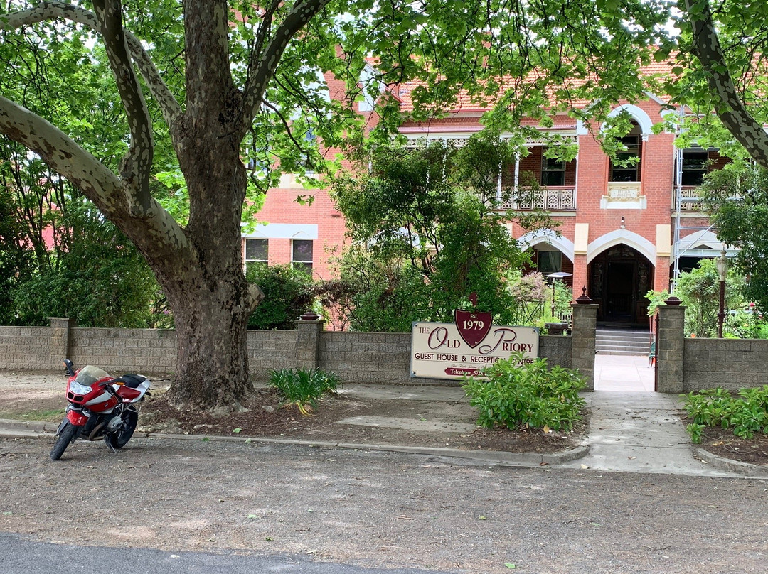 旧修道院酒店主图