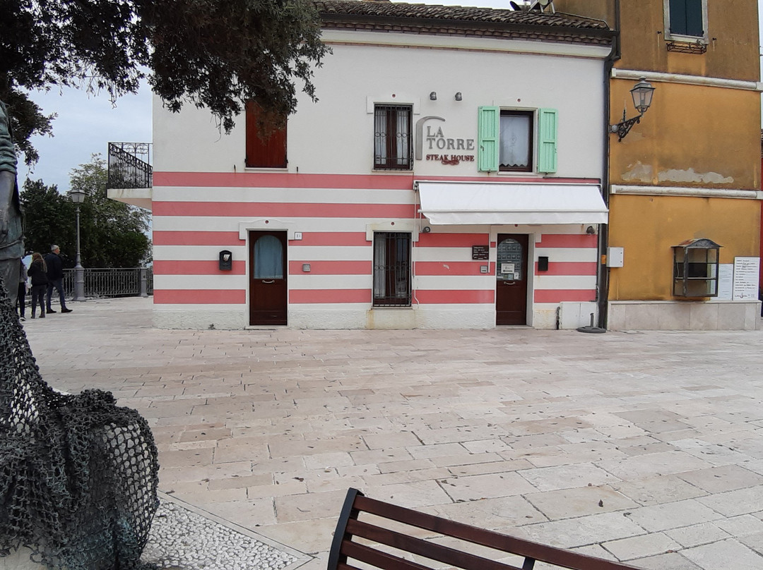 Monumento al Pescatore-努马纳必去景点