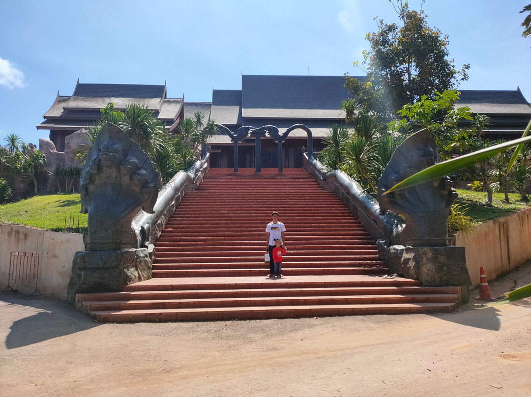 Wat Somdet Phu Ruea Ming Mueang景点图片