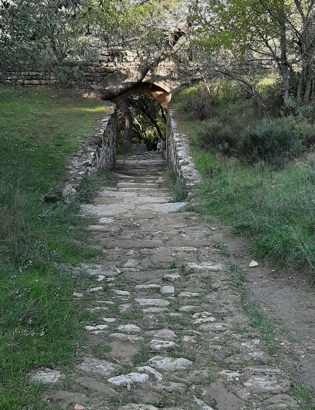 Les Grottes de Cales-Lamanon必去景点