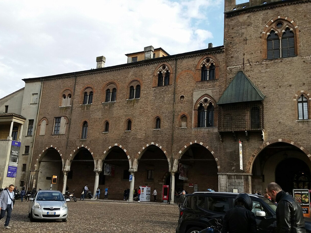 Piazza Sordello景点图片
