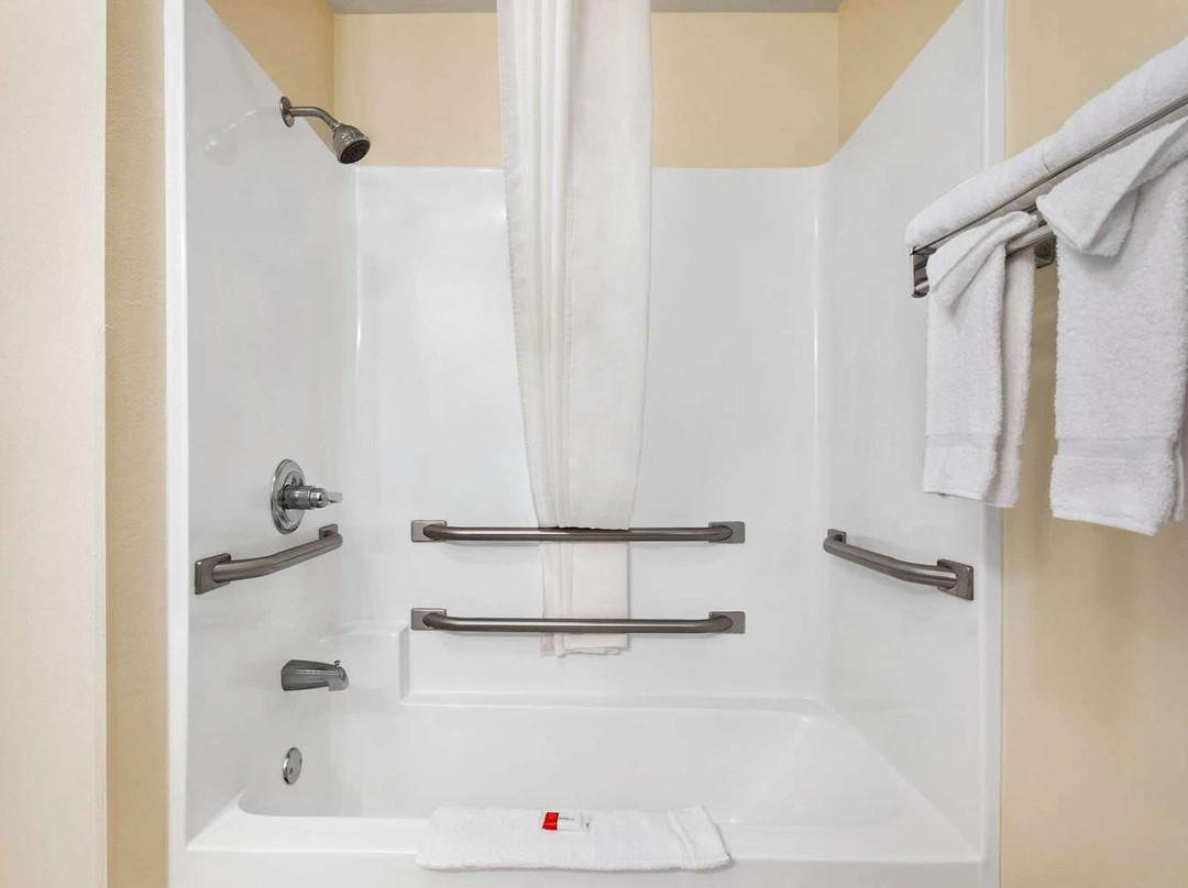 Super 8 by Wyndham Clinton主图