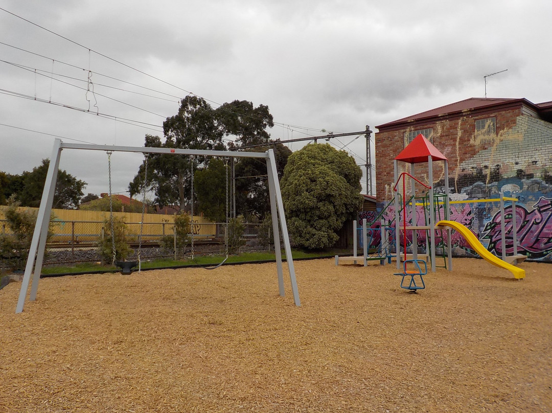 Carlyle Reserve Playground景点图片