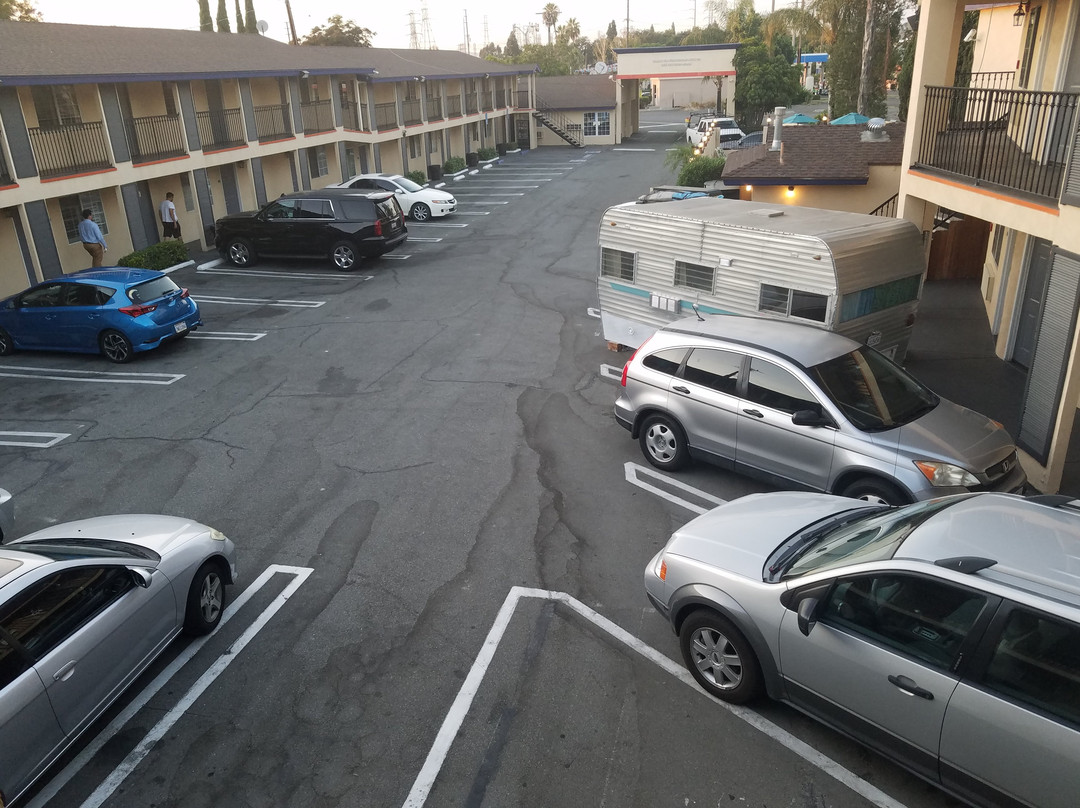 Casa Blanca Hotel & Suites