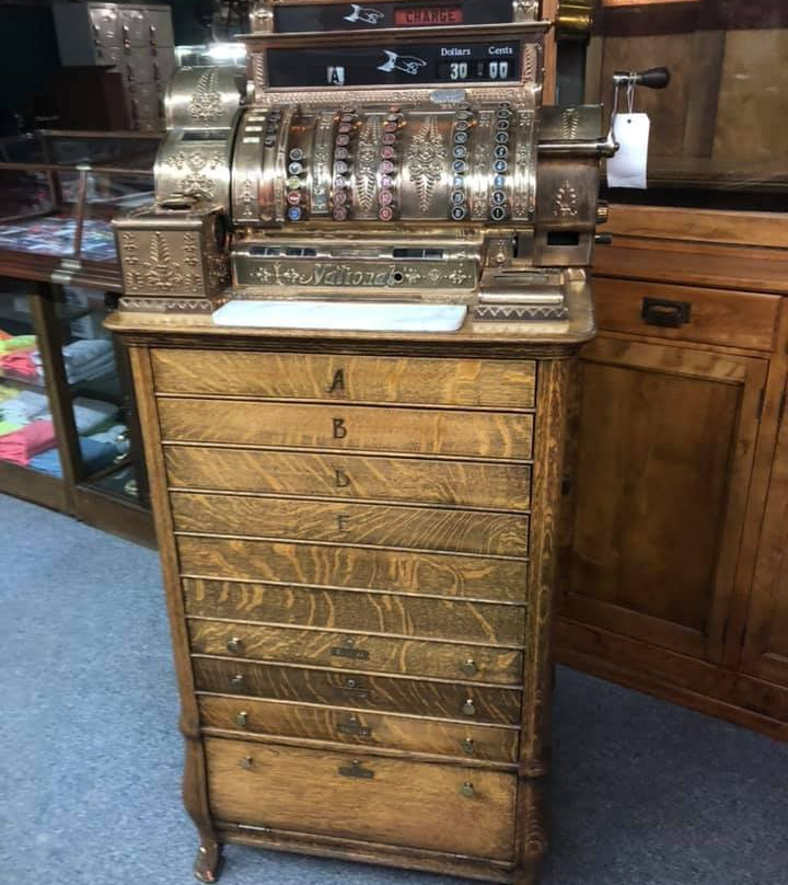 Roscoe Woodstock Antique Mall-Woodstock必去景点