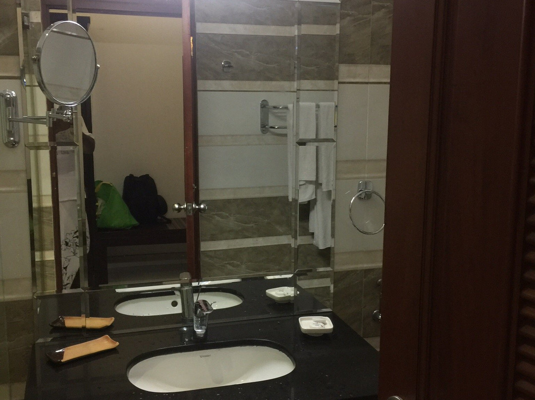 Ruins Chaaya Hotel主图