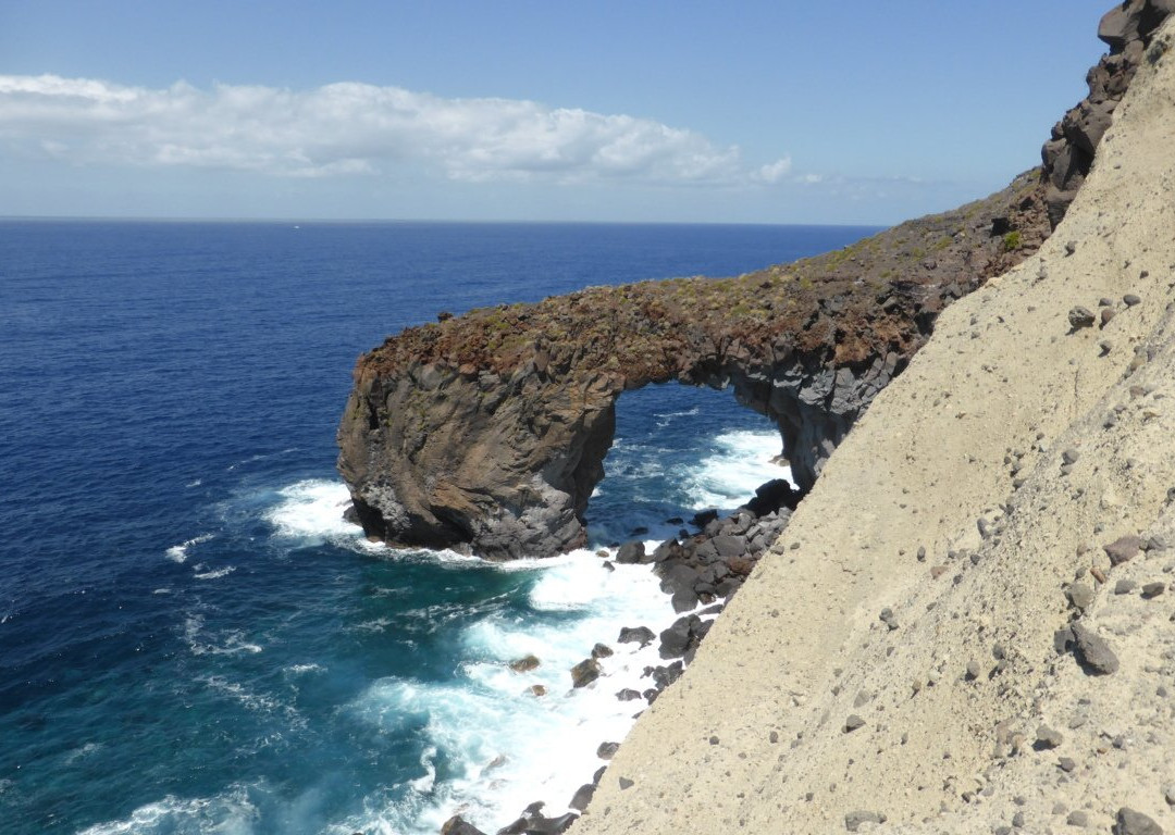 Arco Naturale DI Punta Perciato景点图片