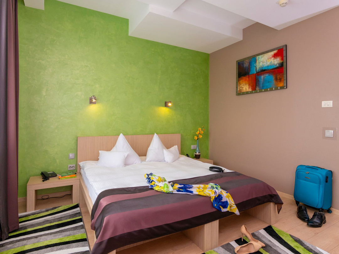 West City Hotel主图