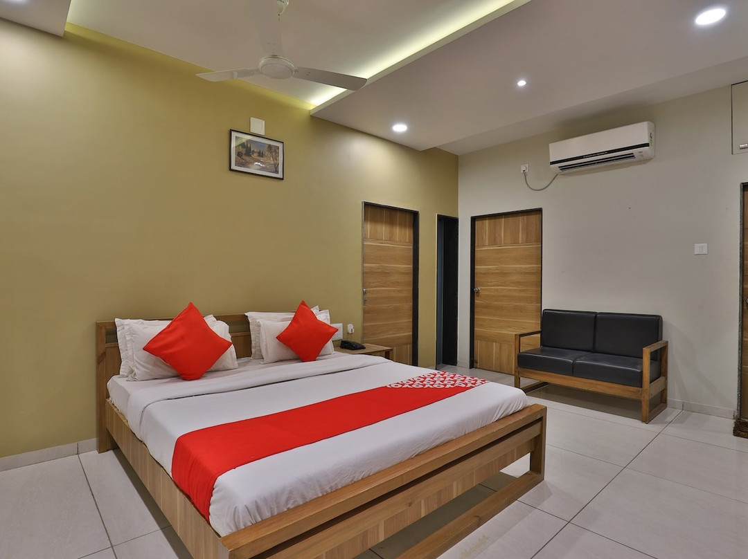 Hotel Om Palace And Party Plot Palitana主图