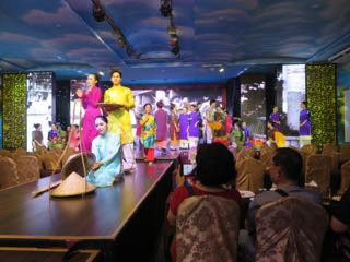 Ao Dai Show-顺化必去景点