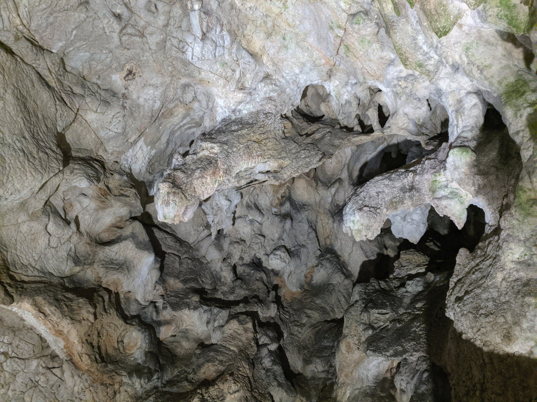 Potpećka Pećina景点图片