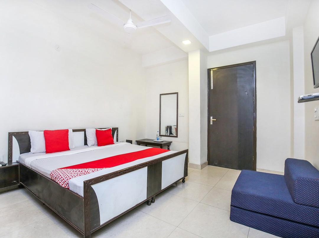 OYO 24978 Maryada Hotel主图