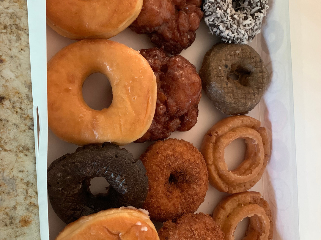 Ayer餐馆和美食-Ruby Donut Shop