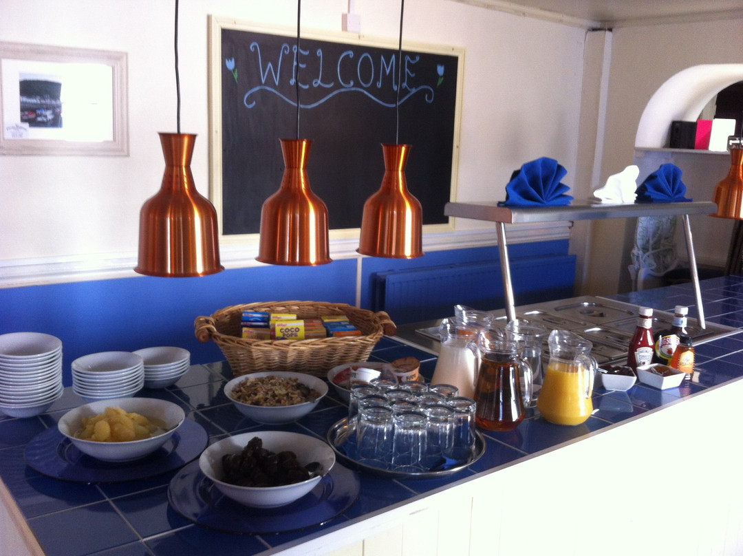 The Crown Hotel主图