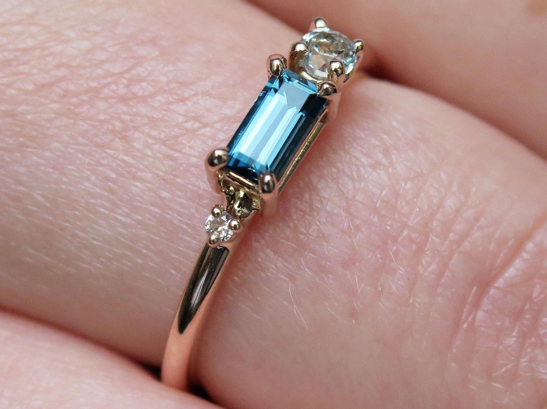 J. Gowen Jewelry Artistes-Comfort必去景点