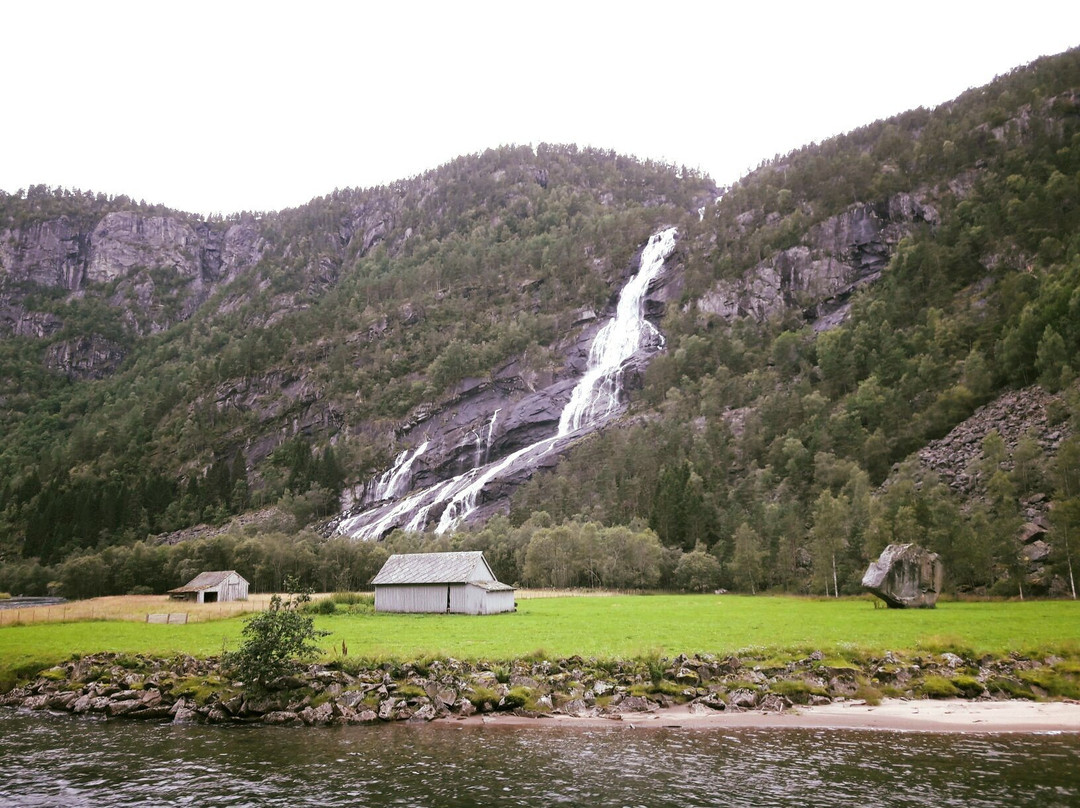 Vidfossen Waterfall景点图片