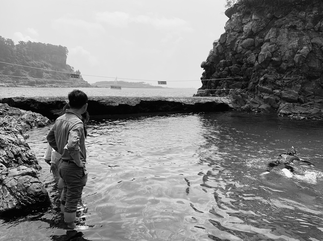 Hwangwooji Coast-西归浦市必去景点