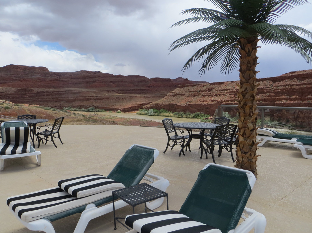 帽子岩酒店主图