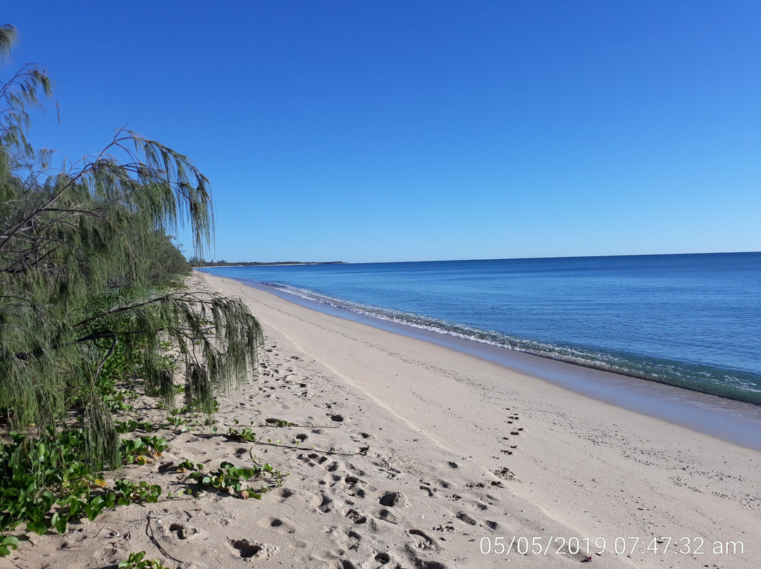 Woodgate Beach景点图片