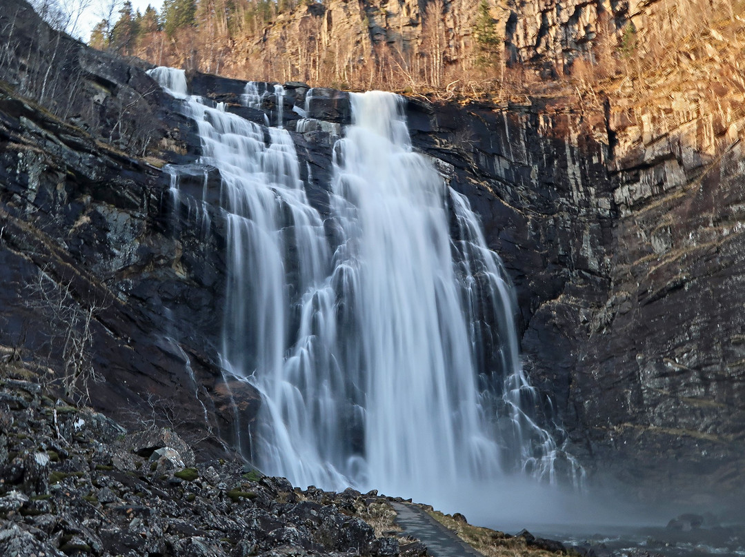 Skjervsfossen Waterfall景点图片