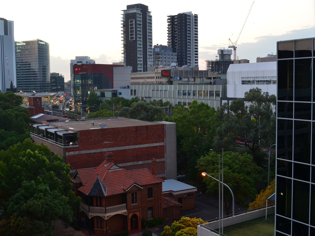 SKYE Hotel Suites Parramatta主图