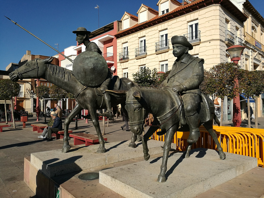 Don Quijote y Sancho Panza景点图片