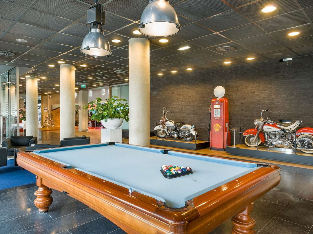 金色郁金香酒店主图