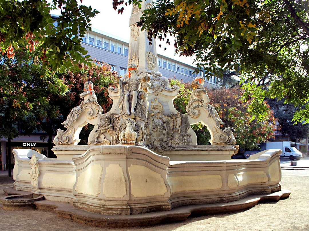 Saint George's Fountain景点图片