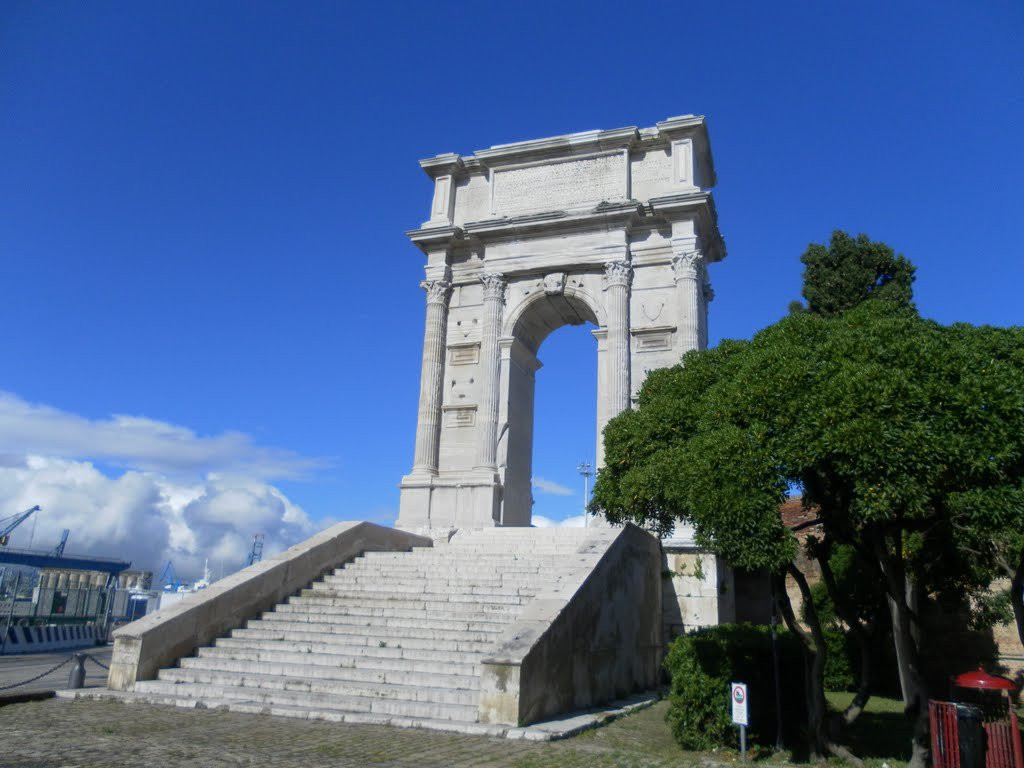 Arco di Traiano景点图片