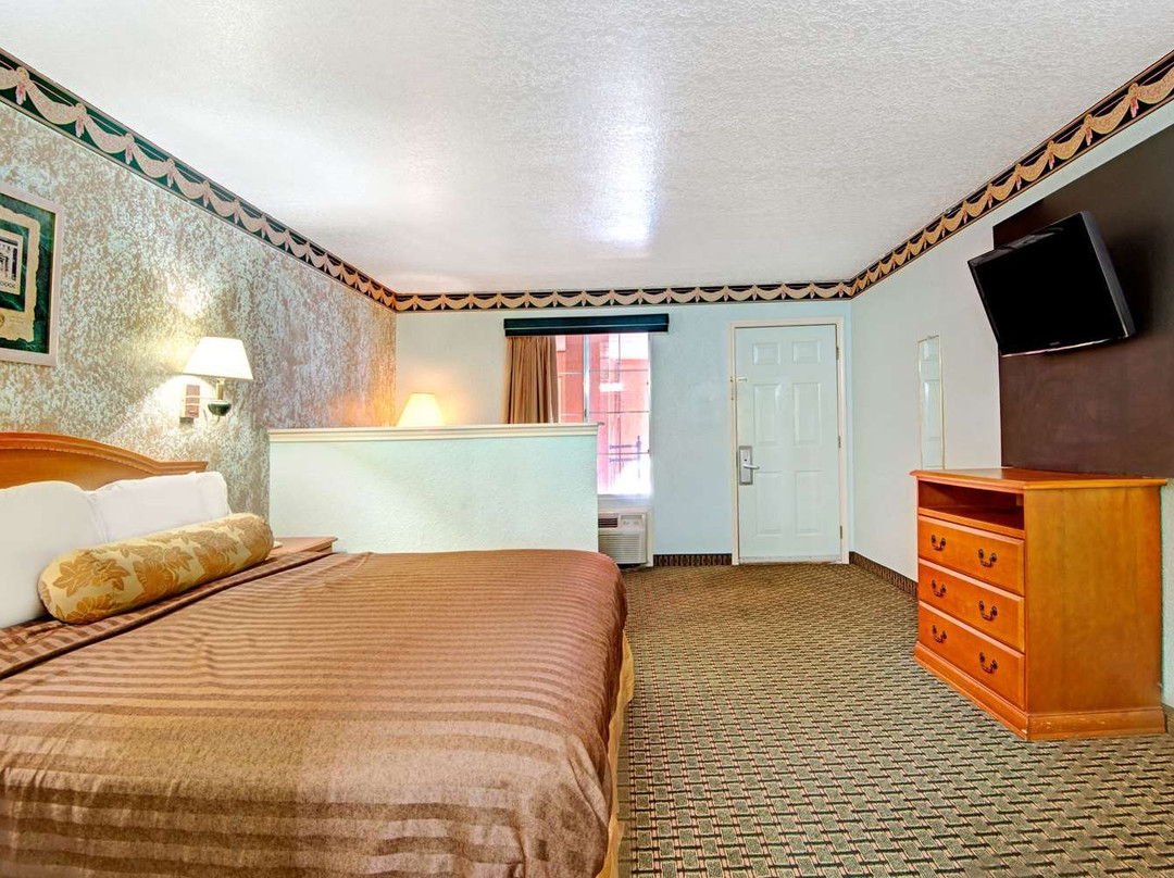 Econo Lodge Inn & Suites Near Lackland AFB主图