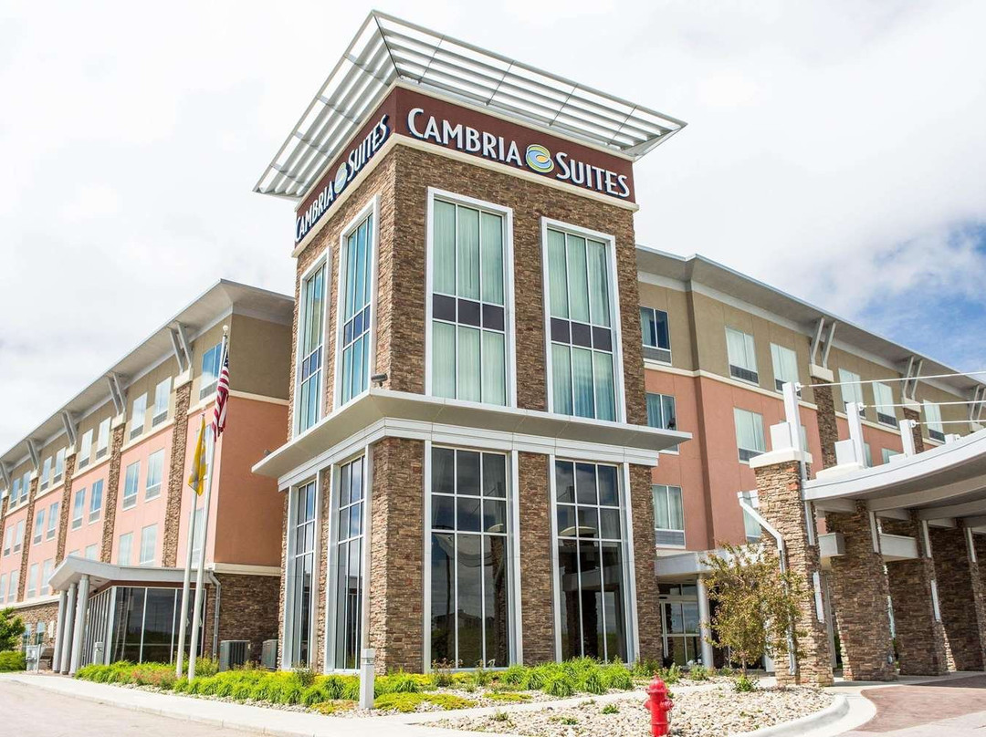 坎布里亚套房酒店主图