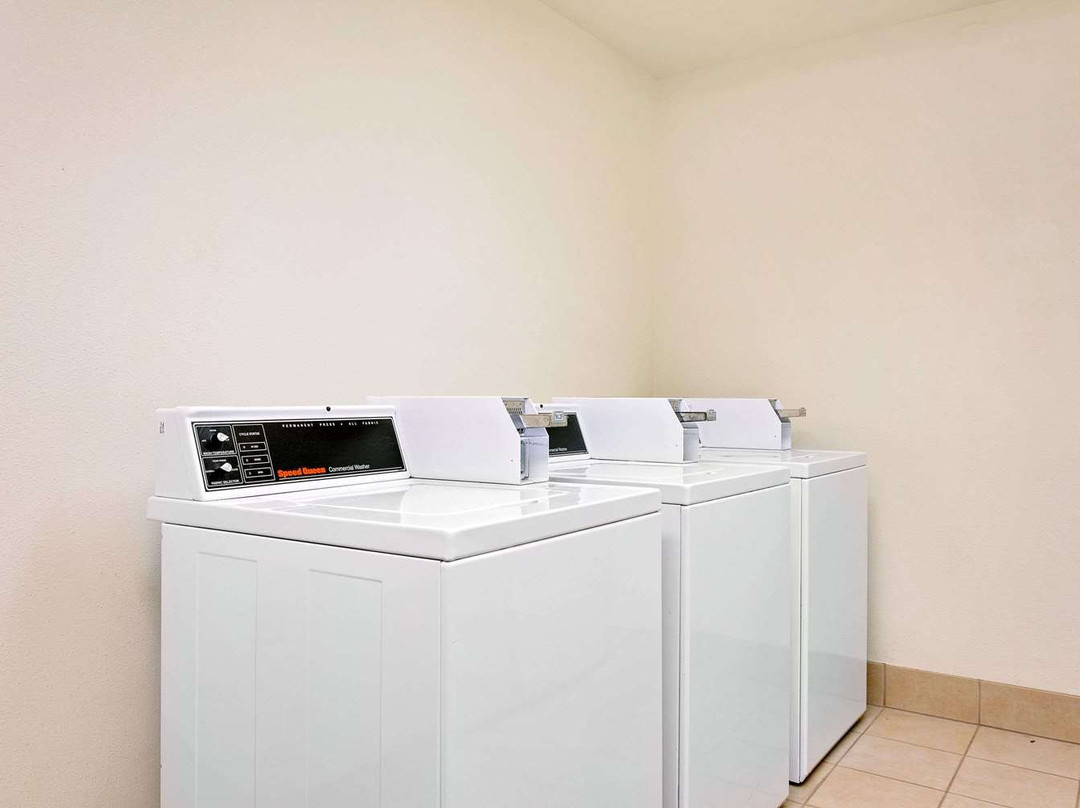 Pinedale Hotel & Suites主图