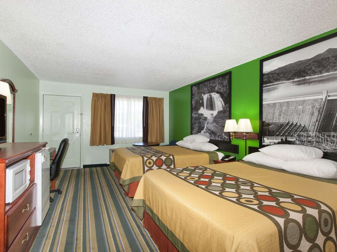 怀里卡速8酒店主图