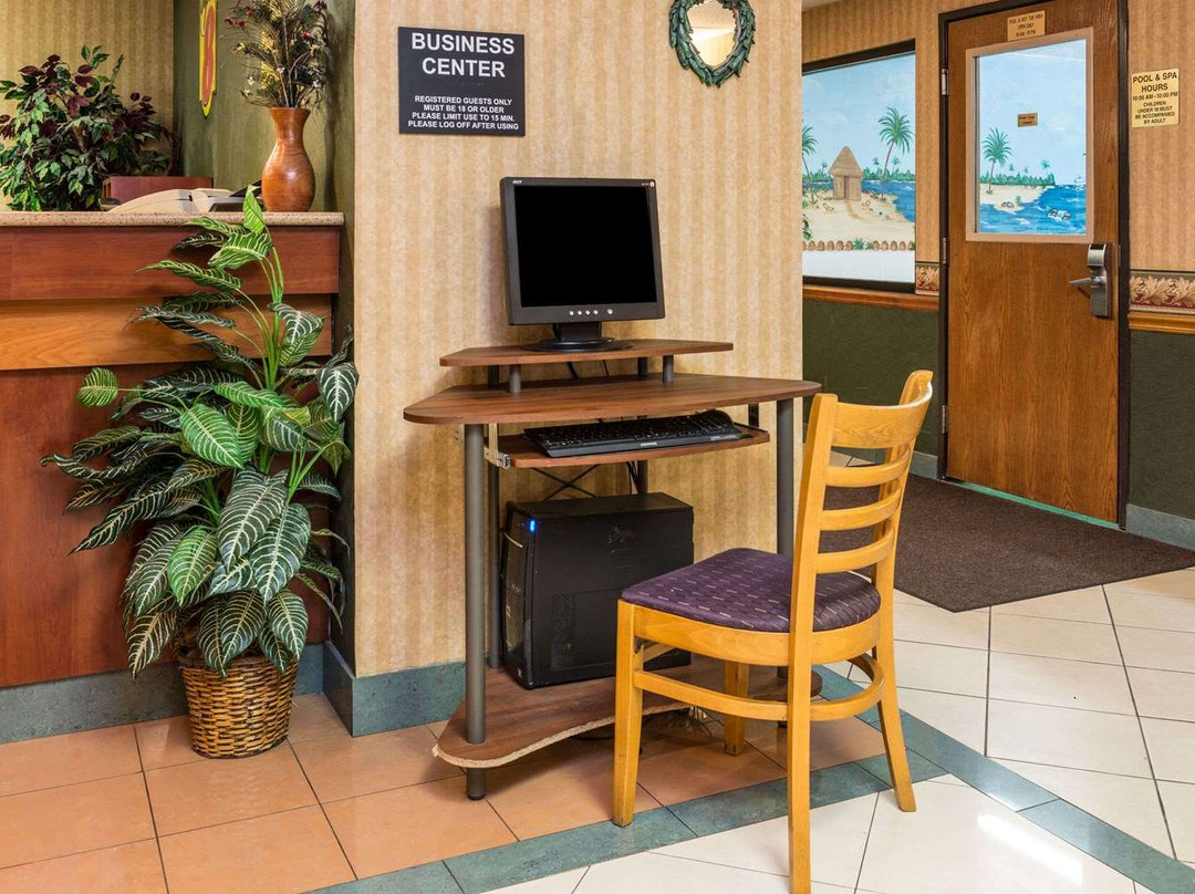 Super 8 by Wyndham Troy IL/St. Louis Area主图