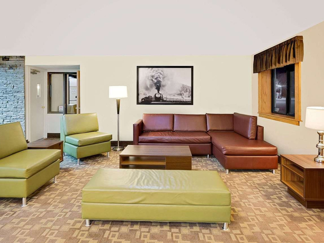 Super 8 by Wyndham St. James主图