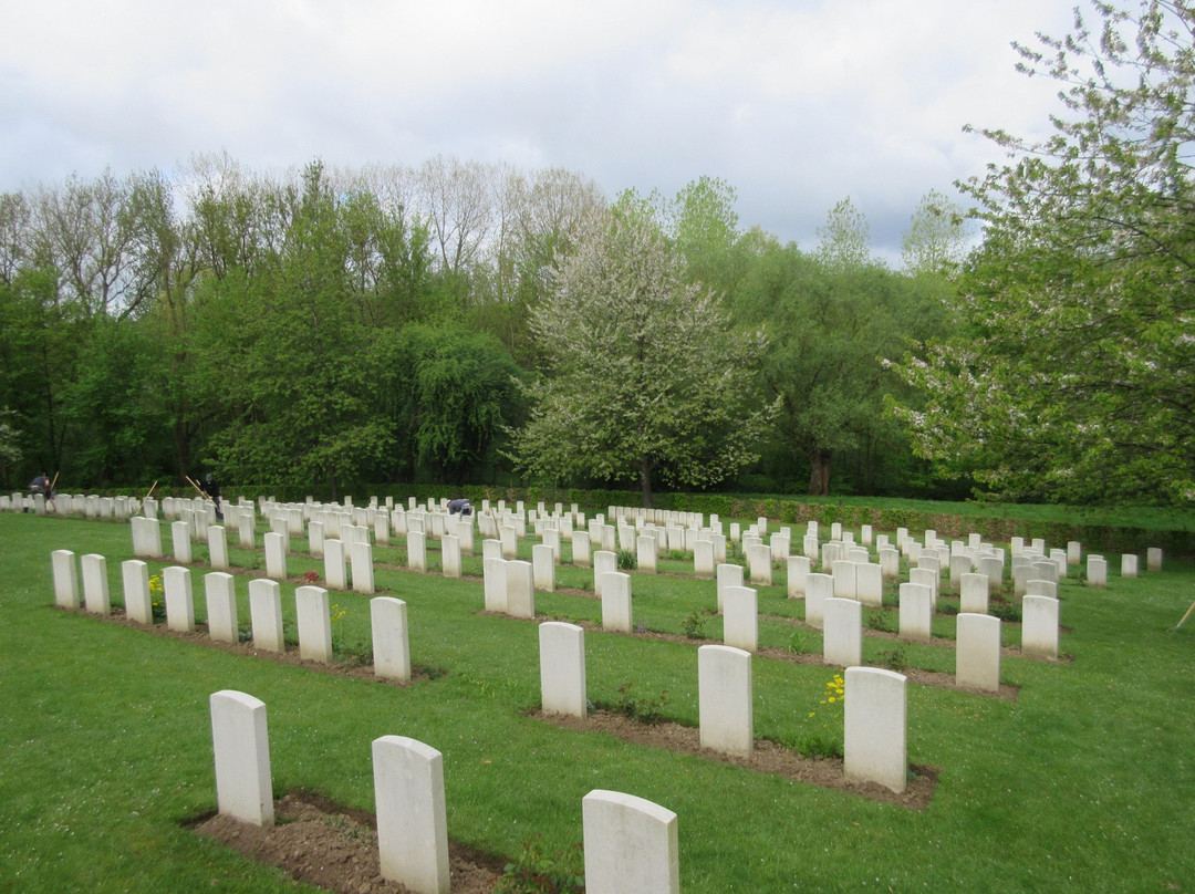 Authuille Military Cemetery景点图片