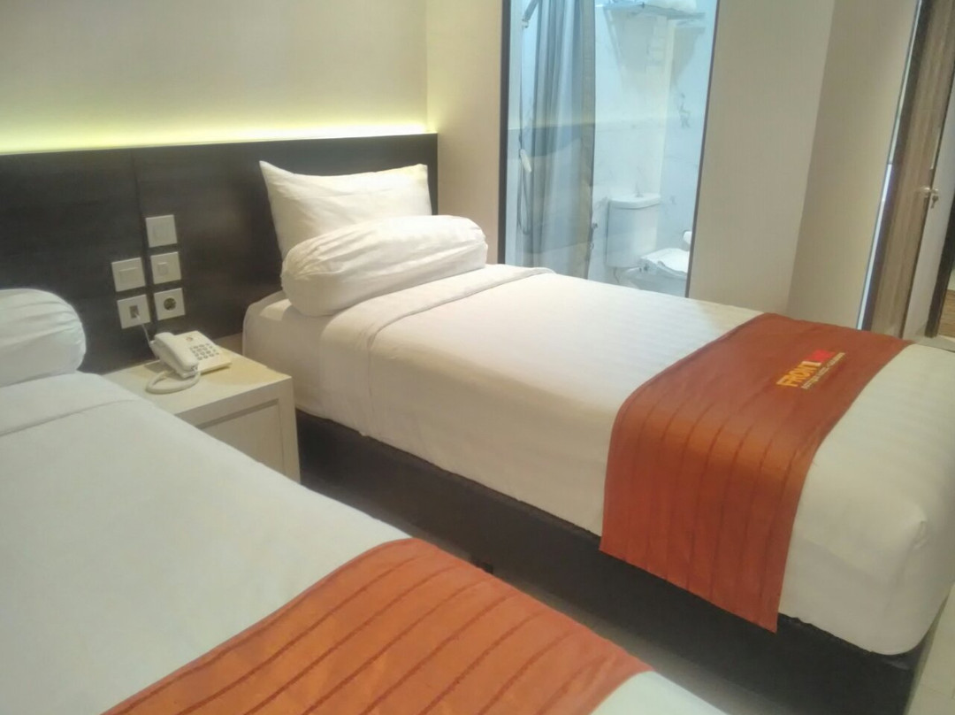 Front One Boutique Karawang主图