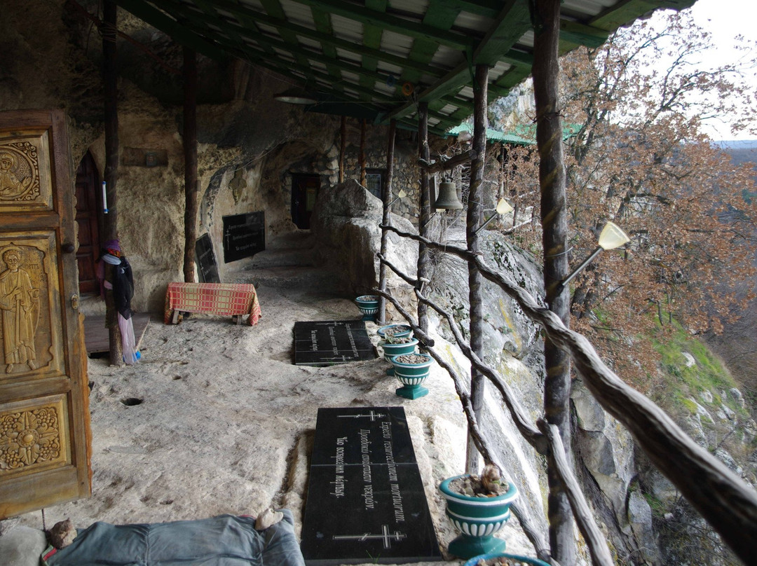 Shuldan Cave Monastery景点图片