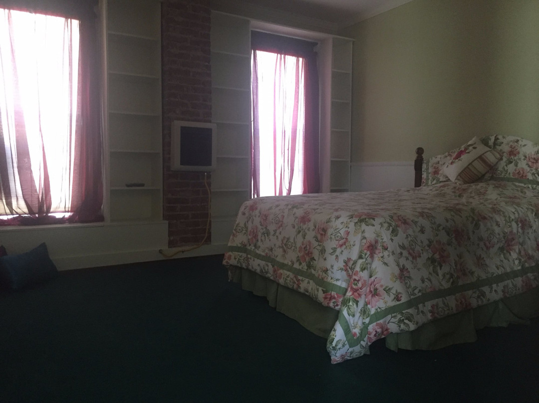 Old Coe House Bed and Breakfast主图