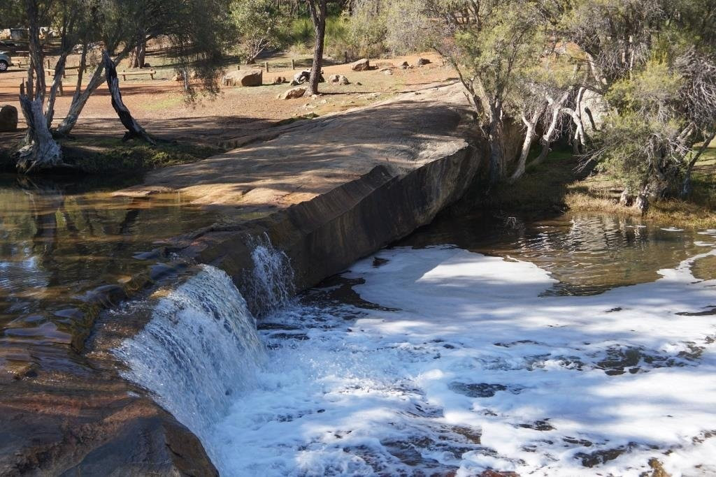 Noble Falls Walk Trail景点图片