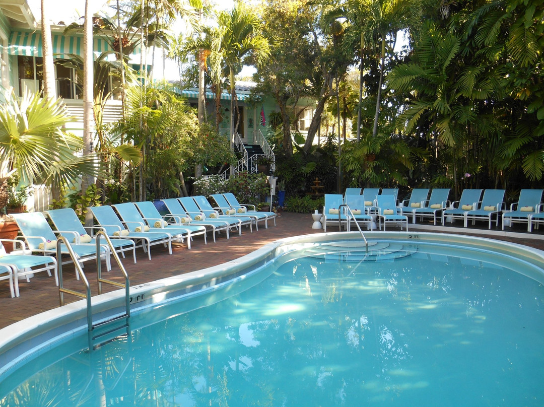 Pineapple Point Guesthouse & Resort - Gay Men's Resort