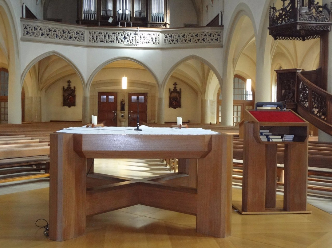 Römisch-katholische Kirche - Herz Jesu-Laufen必去景点
