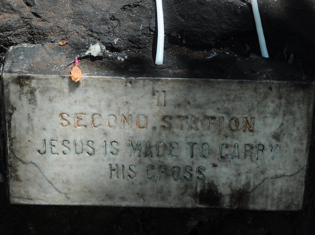 Walkway To The Old Volcano And Stations Of The Cross-卡米金省必去景点