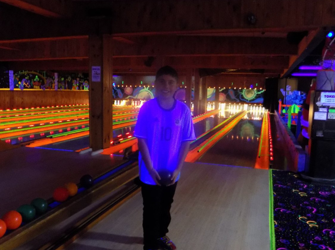 ibowl.ca Family Fun Center景点图片