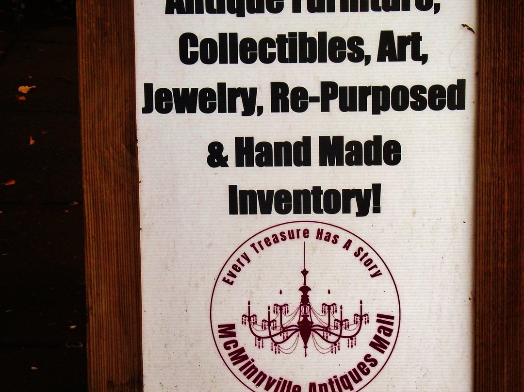 McMinnville Antiques Mall景点图片