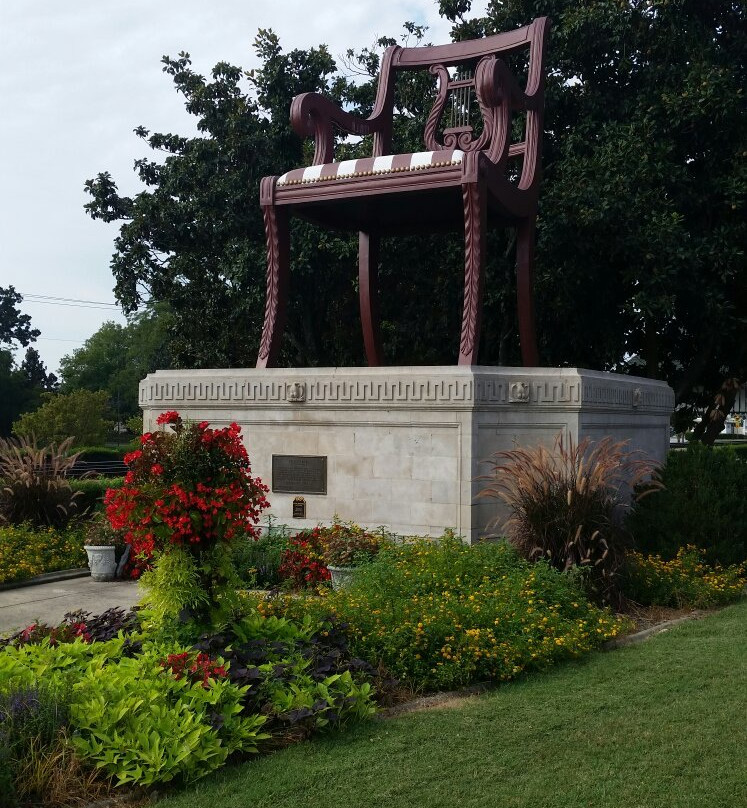 The Big Duncan Phyfe Chair景点图片