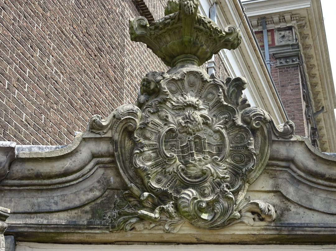 Rijksmonument Snouck van Loosenhuis uit 1742-恩克赫伊曾必去景点